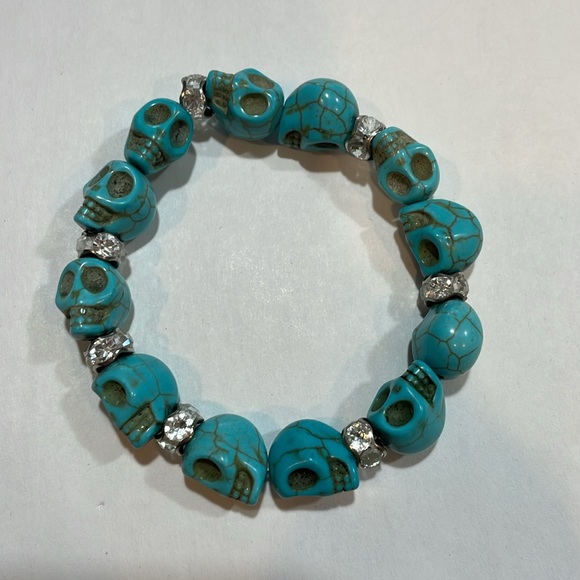 Turquoise and crystal skulls semi-precious stretch bracelet, NWT, new in bag - Picture 2 of 4